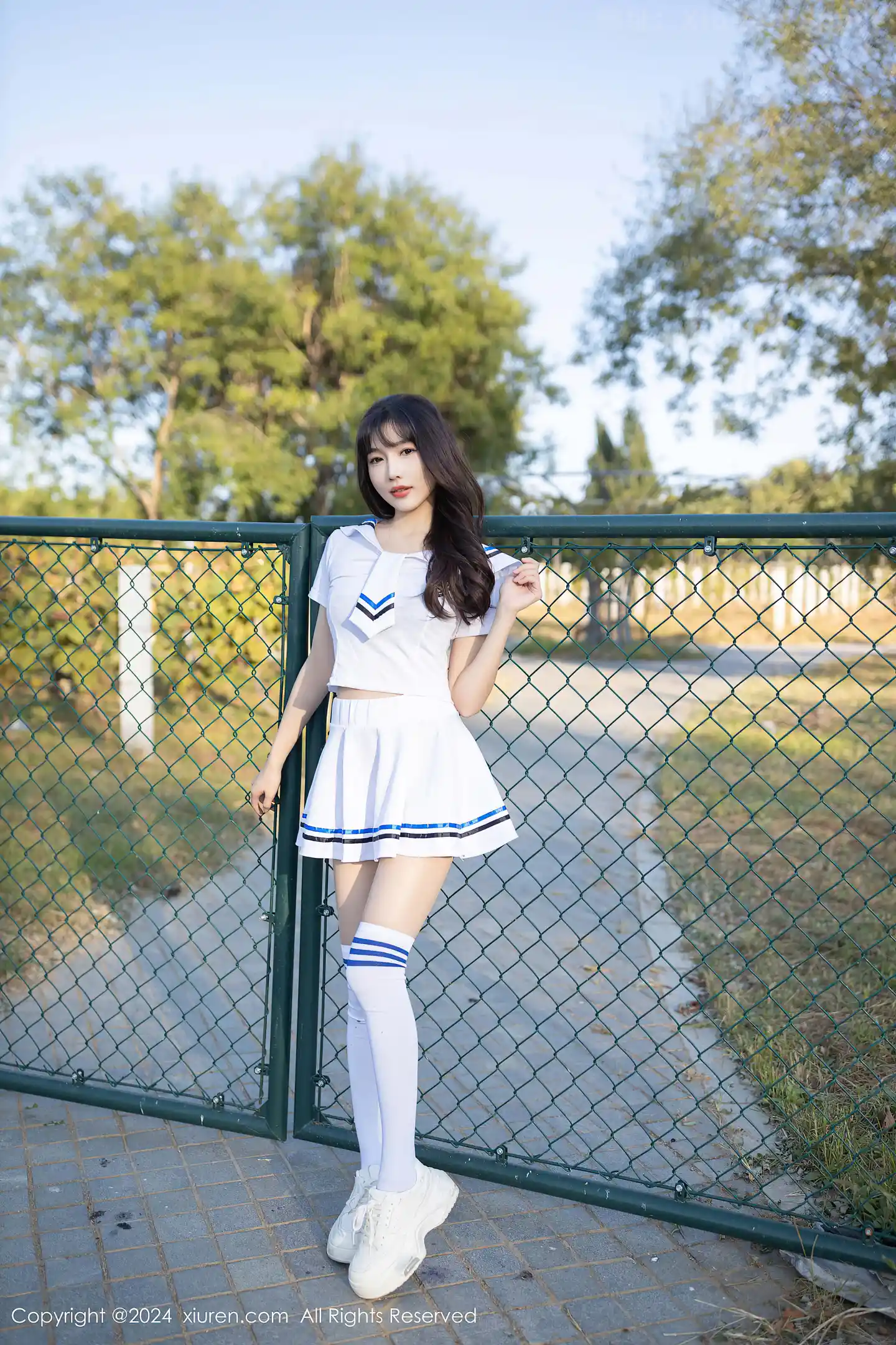 图片[6]-[XiuRen秀人网] VOL.9554 模特陆萱萱学生套装露黑色蕾丝内衣配开档肉丝秀完美身材诱惑写真80P-秀人网官方网站